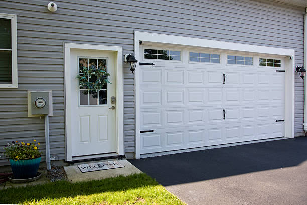 24/7 Emergency Garage Door Panel Replacement experts in Forest Hills, TN